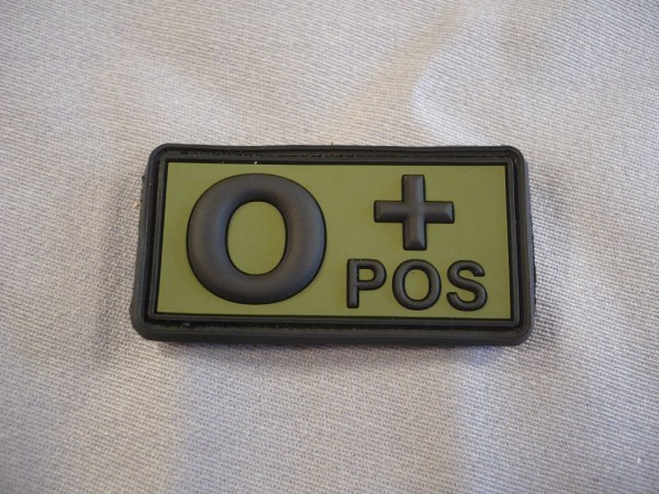 Blutgruppen Abzeichen 0+ POS, schwarz auf oliv Gummi mit Klett