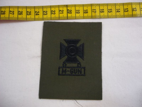 Sharpshooterabzeichen mit Qbar M-Gun, auf Oliv