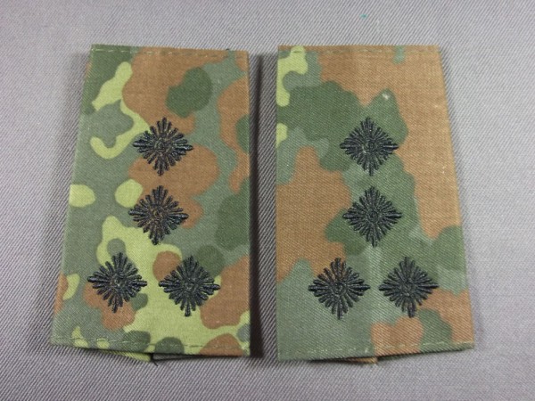 Rangschlaufen Stabshauptmann, schwarz auf Flecktarn