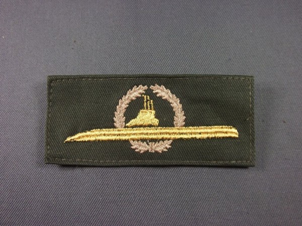 Tätigkeitsabzeichen U-Boot Personal bronze auf oliv