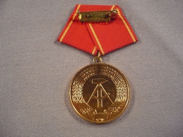 Medaille für Treue Dienste in den Kampfgruppen der Arbeiterklasse in Gold
