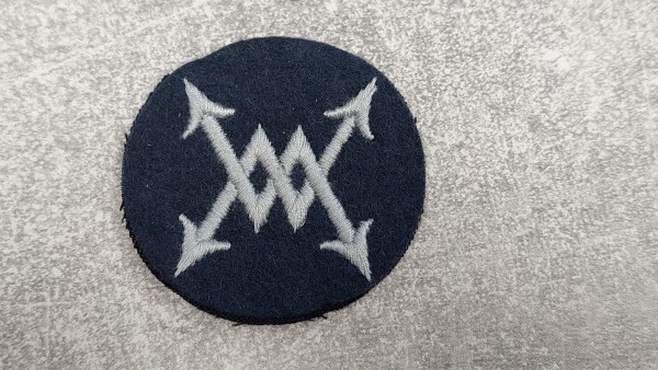 Tätigkeitsabzeichen Luftwaffe Geprüfter Fernsprecher weiß maschinengestickt auf blaugrau