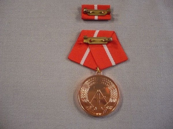 Medaille für treue Dienste in den Kampfgruppen der Arbeiterklasse, in Bronze