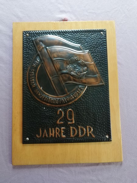 DDR NVA Wandplatte 29 Jahre DDR Deutsch Sowjetische Freundschaft aus Kupferblech