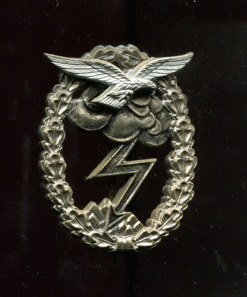 Orden 1939 / 1957 Erdkampfabzeichen der Luftwaffe Steinhauer & Lück