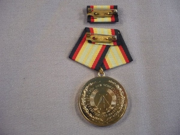 Medaille für treue Dienste in der Nationalen Volksarme, in Gold