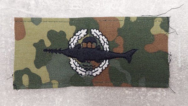 Bundeswehr Tätigkeitsabzeichen Kampfschwimmer silber/ schwarz auf flecktarn
