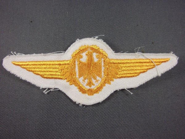 Tätigkeitsabzeichen, Militärluftfahrzeugführer gold auf weiß Flugzeugführer Doppelschwinge