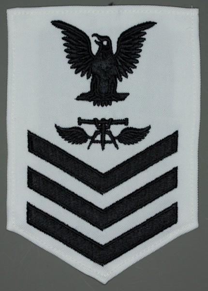 Armabzeichen für Hemden, Dienstgrad mit Laufbahnabzeichen, AQ Aviation Fire Control Technician, Petty Officer First Class 