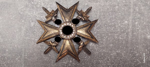 Spanienkreuz in Gold mit Schwertern und Brillianten (Faksimili)