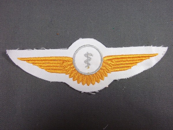 Tätigkeitsabzeichen Fliegerarzt silber auf weiß