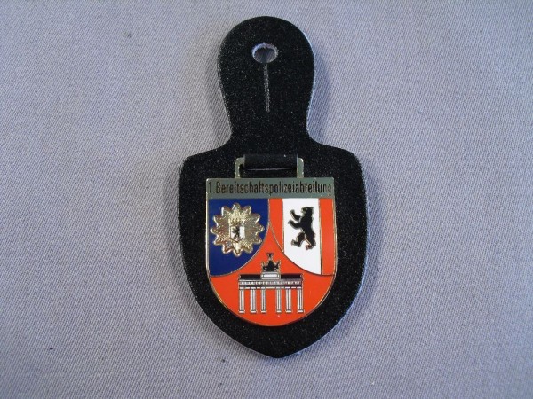 Berlin: Verbandsabzeichen, 1.Bereitschaftspolizeiabteilung, Berlin, roter Hintergrund beim Brandenburger Tor