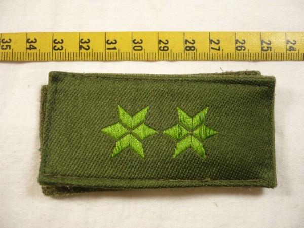 Allgemein: Dienstgradabzeichen für Einsatzanzug Polizei, 2 Sterne grün