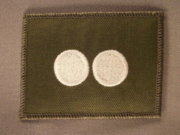 Allgemein: Funktionsabzeichen für Einsatzanzug Polizei, 2 Punkte weiß auf grün *+8cm x 6cm+*