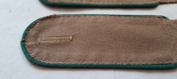 Schulterklappen Mannschaften, khaki mit grüner Paspel