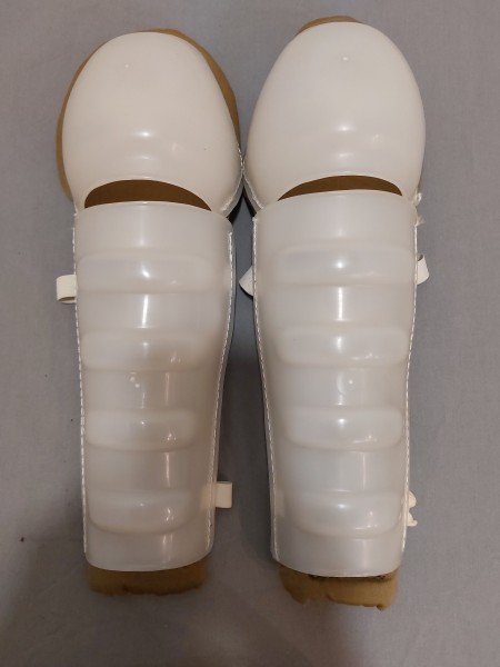 DDR Knie- Schienbeinschoner VoPo aus polnischer Produktion Original