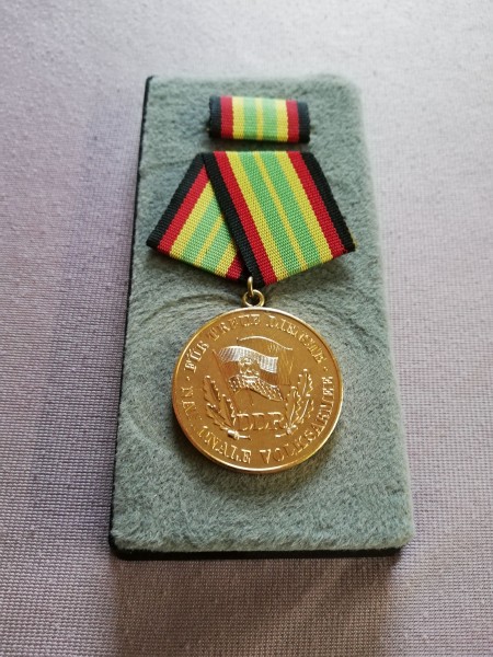 DDR Medaille für treue Dienste in der NVA in Gold Bartel 149i