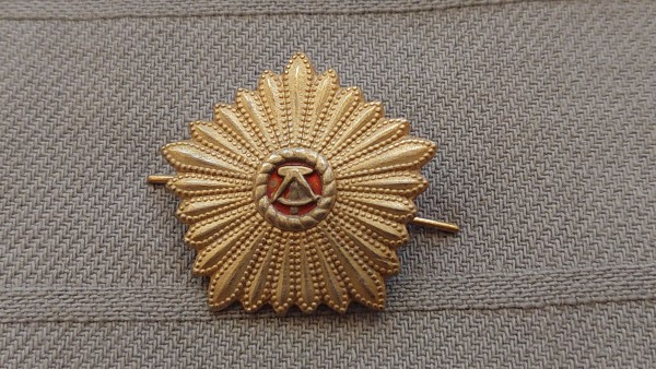 Schulterstückauflage Marschall der DDR mit National, gold