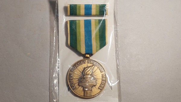 Armed Forces Service Medal mit Bandschnalle
