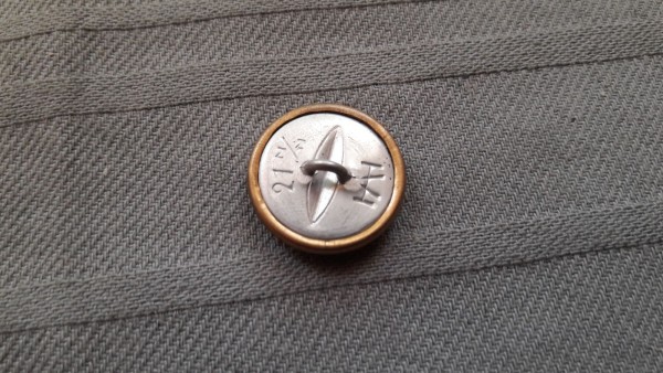 Allgemein: Knopf 21mm gekörnt altgold kurze Öse