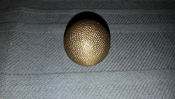 Allgemein: Knopf 21mm gekörnt altgold lange Öse