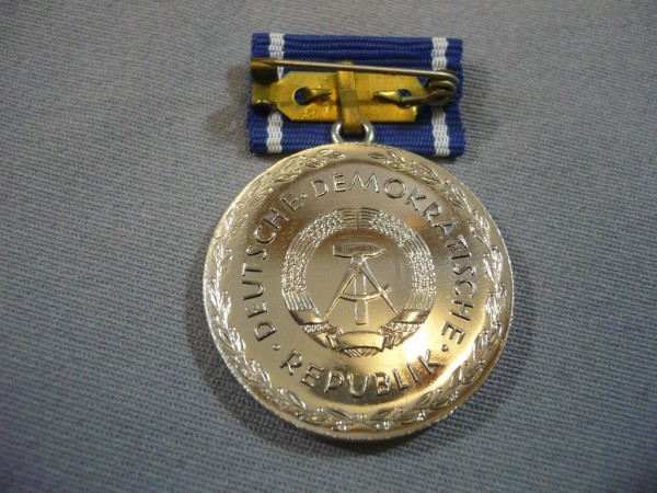 Pestalozzi Medaille für treue Dienste in Silber