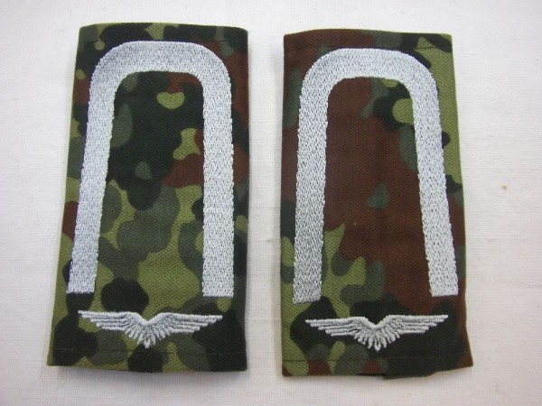 Rangschlaufen Unteroffizier weiß auf flecktarn mit Schwinge