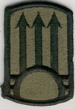 Armabzeichen 111th Arty Brigade, tarnfarben ( OD )