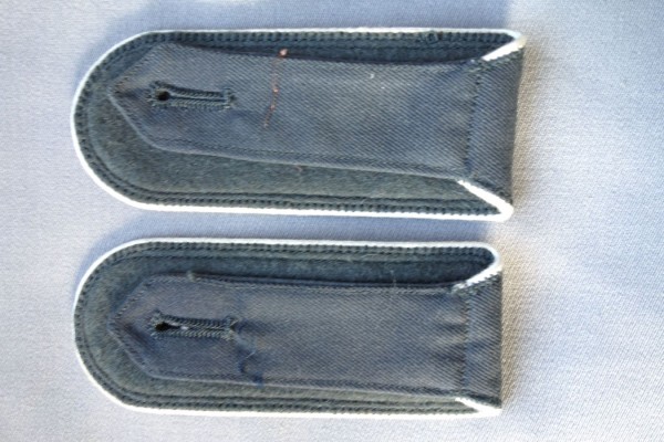 Schulterklappen Gefreiter Militärmusikdienst dunkel grau mit Lasche