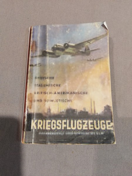 Buch: Kriegsflugzeuge - Ansprache, Erkennen, Bewaffnung usw. 1942