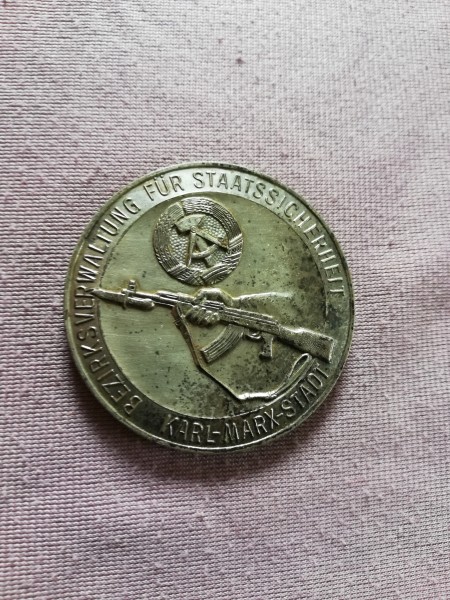 DDR Ehrengeschenk Medaille Bezirksverwaltung für Staatssicherheit Karl-Marx-Stadt 20. Jahrest