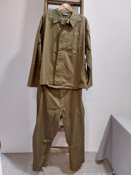 DDR Jacke und Hose Feuerwehr oliv Grösse g56 NEU Original
