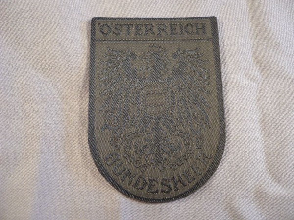 Armabzeichen Bundesheer für Hemd, schwarz in oliv