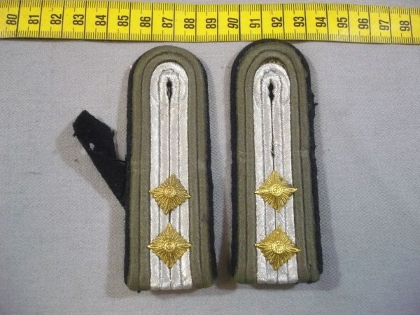 Schulterklappen, Pioniere, Oberfähnrich, 2 Sterne in gold, mit Schlaufen, Neu