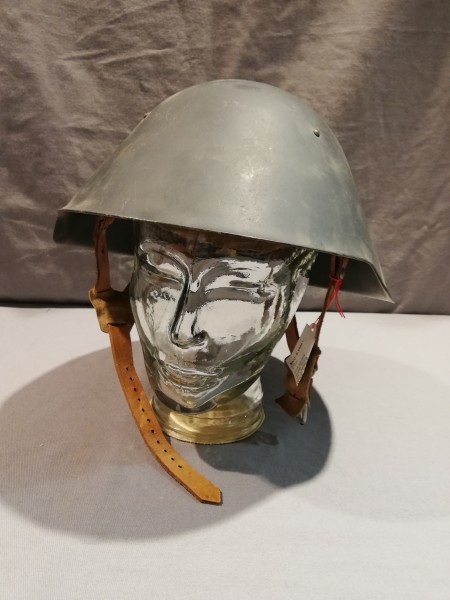 DDR Stahlhelm NVA Modell 56-C Fertigung mit 3 Nieten + Innenfutter 1stes Modell - Original