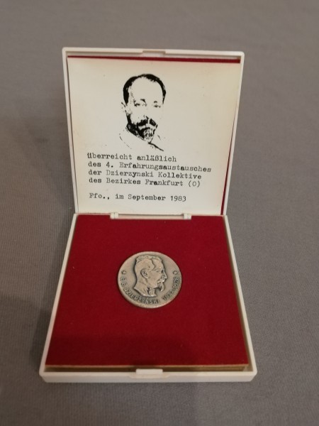 DDR MfS F.E.Dzierzynski.Medaille.überreicht vom Dzierzynski Kollektive