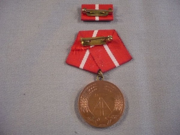 Medaille für treue Dienste in den Kampfgruppen der Arbeiterklasse, in Bronze