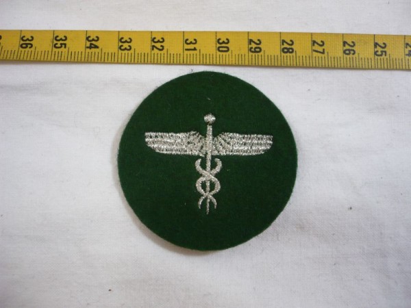 Bayern: Laufbahnabzeichen, Polizei Bayern, Merkurstab in silber Lurex maschinengestickt auf moosgrün