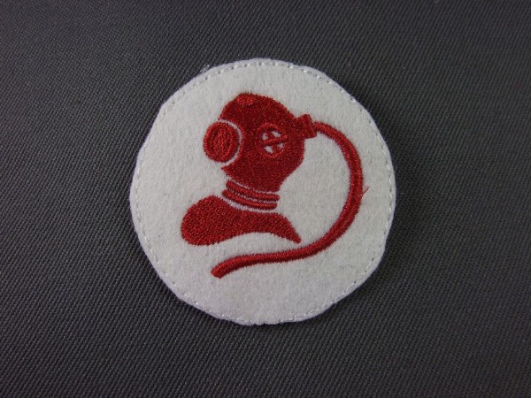 Laufbahnabzeichen, Taucher / Schiffstaucher rot auf weiß maschinengestickt