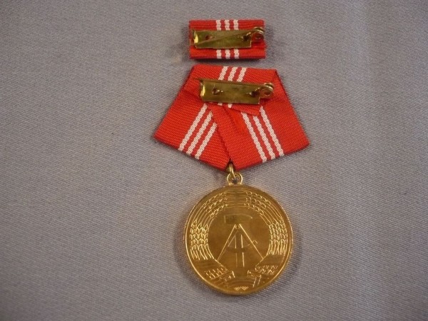 Medaille für treue Dienste in den Kampfgruppen der Arbeiterklasse, in Gold