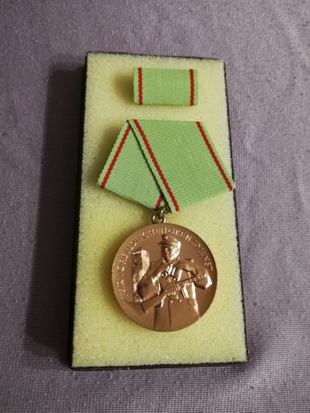 DDR Medaille vorbildlicher Grenzdienst Bartel 132d