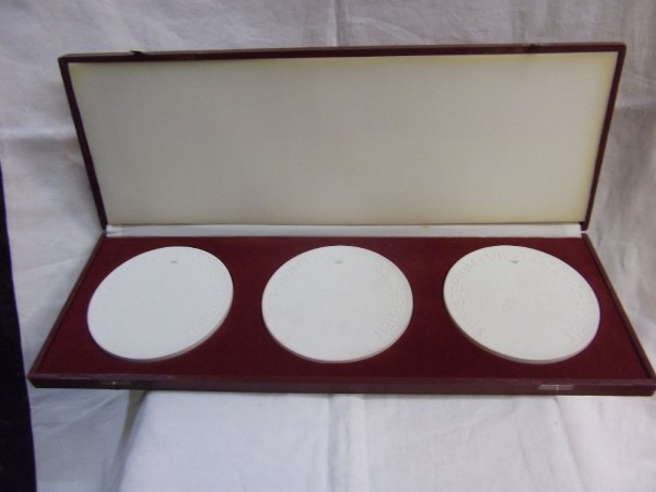 Medaillensatz des MFS, Harnack, Schmenkel, Stöbe im rotem Etui, Hersteller Meissen