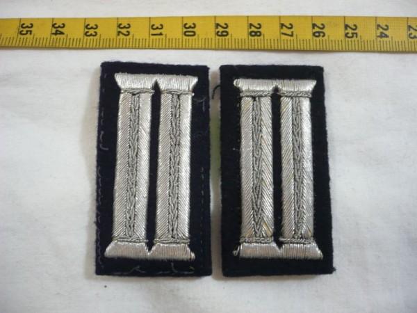 Berlin: Kragenspiegel, Polizei Berlin, Alte Art, rechteckig,  handgestickt auf dunkelblau