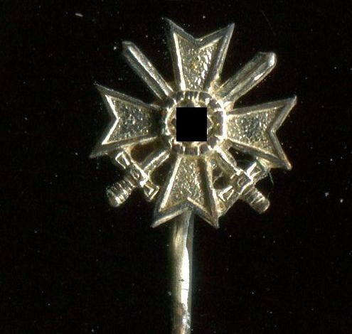 Deutsches Reich Anstecknadel Kriegsverdienstkreuz 1.Klasse mit Schwertern