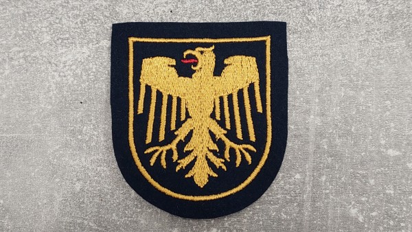 Bundeswehr Armabzeichen mit Adler - Nationalitätsabzeichen ?