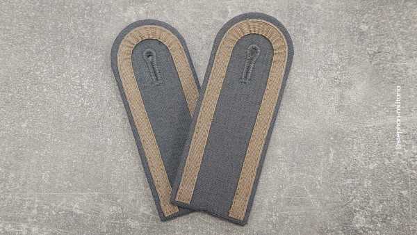 Bundeswehr Schulterklappen Unteroffizier mittelgrau bis 1956 - ohne Waffenfarbe