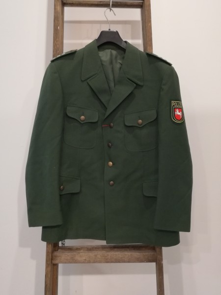 Polizei Niedersachsen Jacke in grün und 2x Hemd bambusfarben und Krawatte