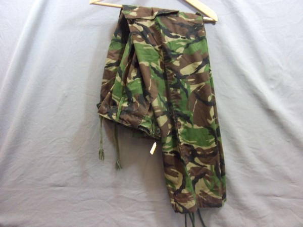 Hose, tarnfarben,Trousers Combat Lightweight Woodland DP, Größe 85-84-100 ca. Größe 48