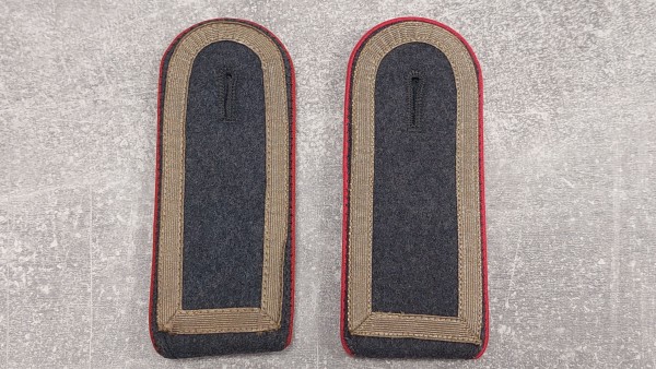Bundeswehr Schulterklappen Stabsunteroffizier für Mantel Artillerietruppe dunkelgrau mit Lasche
