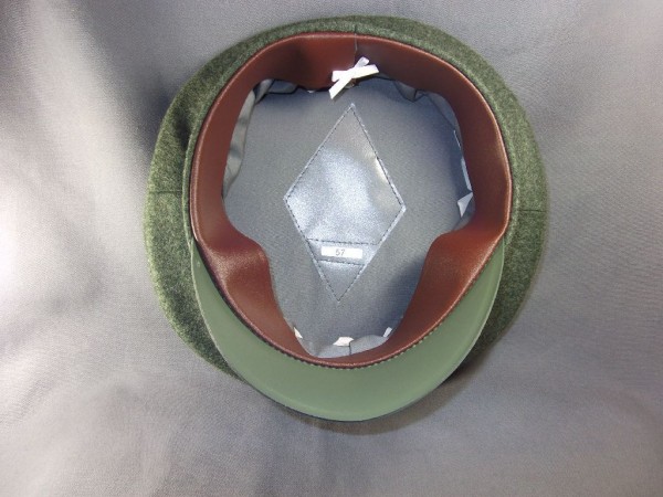 Schirmmütze, Feldgrau mit grün lackiertem Schirm #Größe 57#, Weiss russische Armee, andere Größen auf Anfrage